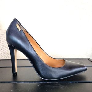 Calvin Klein, size 7, black pump